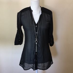 Vanity🌸Sheer button up top. Sleeves adjustable